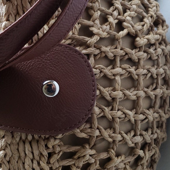 Straw Crossbody Chic Hollow Out. NWT - Picture 14 of 16